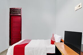 OYO 92199 Wisma Cendana Syariah Near PASAR FLAMBOYAN