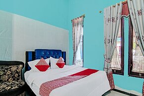 OYO 92199 Wisma Cendana Syariah Near PASAR FLAMBOYAN