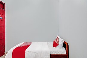 OYO 92199 Wisma Cendana Syariah Near PASAR FLAMBOYAN