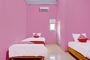 OYO 92302 Salsa Homestay Syariah Near Pondok Pesantren MUALLIMIN Muham