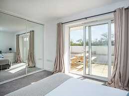 Spacious 3 Bed House - Sleeps 6 - Parking - Wifi