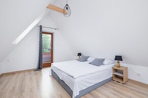 Salwatoriańska Apartment by Renters