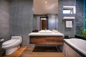 Luxury Duplex Penthouse With Pool Foosball