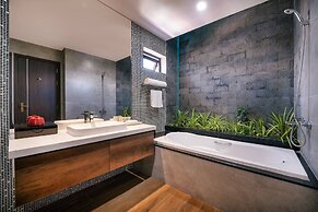 Luxury Duplex Penthouse With Pool Foosball