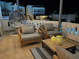 Villa Cook with pool and sea views