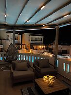 Villa Cook with pool and sea views