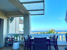 Villa Cook with pool and sea views