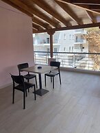 Room-blue Breeze Side View Apartment