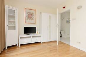 2-beedroom Zurawia by Renters