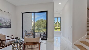 Uptown Luxury On Audubon 4 Bedroom Townhouse by RedAwning