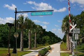 Uptown Luxury On Audubon 4 Bedroom Townhouse by RedAwning