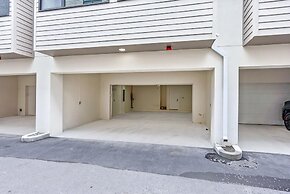 Uptown Luxury On Audubon 4 Bedroom Townhouse by RedAwning