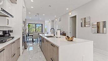 Uptown Luxury On Audubon 4 Bedroom Townhouse by RedAwning