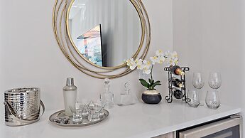 Uptown Luxury On Audubon 4 Bedroom Townhouse by RedAwning