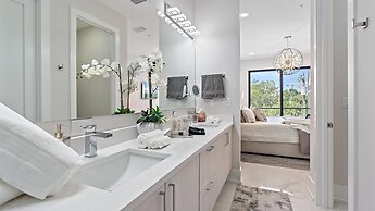 Uptown Luxury On Audubon 4 Bedroom Townhouse by RedAwning