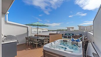 Uptown Luxury On Audubon 4 Bedroom Townhouse by RedAwning