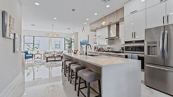 Uptown Luxury On Audubon 4 Bedroom Townhouse by RedAwning