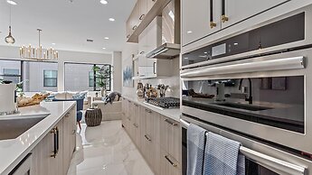 Uptown Luxury On Audubon 4 Bedroom Townhouse by RedAwning