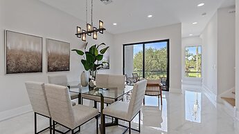 Uptown Luxury On Audubon 4 Bedroom Townhouse by RedAwning