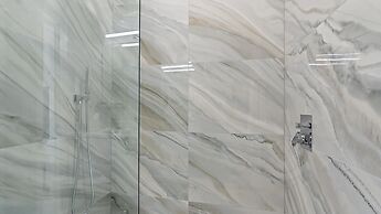 Uptown Luxury On Audubon 4 Bedroom Townhouse by RedAwning