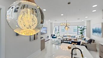 Uptown Luxury On Audubon 4 Bedroom Townhouse by RedAwning