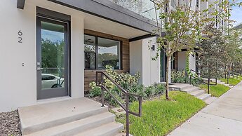 Uptown Luxury On Audubon 4 Bedroom Townhouse by RedAwning