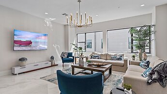 Uptown Luxury On Audubon 4 Bedroom Townhouse by RedAwning