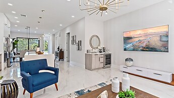 Uptown Luxury On Audubon 4 Bedroom Townhouse by RedAwning