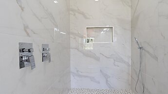 Uptown Luxury On Audubon 4 Bedroom Townhouse by RedAwning