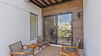 Uptown Luxury On Audubon 4 Bedroom Townhouse by RedAwning