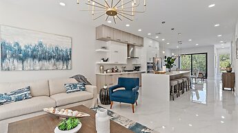 Uptown Luxury On Audubon 4 Bedroom Townhouse by RedAwning