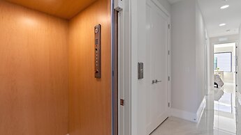 Uptown Luxury On Audubon 4 Bedroom Townhouse by RedAwning