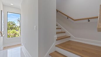 Uptown Luxury On Audubon 4 Bedroom Townhouse by RedAwning