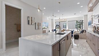 Uptown Luxury On Audubon 4 Bedroom Townhouse by RedAwning