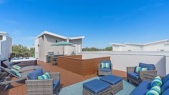 Uptown Luxury On Audubon 4 Bedroom Townhouse by RedAwning