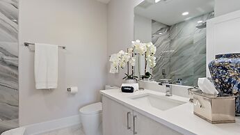 Uptown Luxury On Audubon 4 Bedroom Townhouse by RedAwning