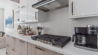 Uptown Luxury On Audubon 4 Bedroom Townhouse by RedAwning