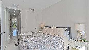 Uptown Luxury On Audubon 4 Bedroom Townhouse by RedAwning