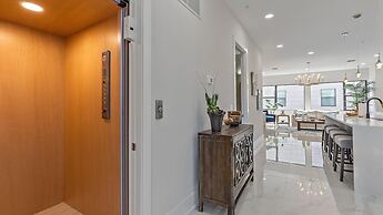 Uptown Luxury On Audubon 4 Bedroom Townhouse by RedAwning