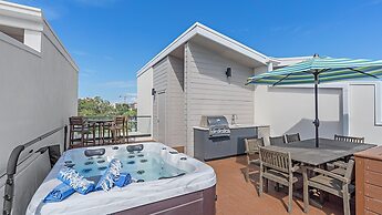 Uptown Luxury On Audubon 4 Bedroom Townhouse by RedAwning