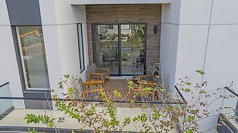 Uptown Luxury On Audubon 4 Bedroom Townhouse by RedAwning