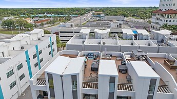 Uptown Luxury On Audubon 4 Bedroom Townhouse by RedAwning