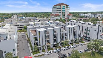 Uptown Luxury On Audubon 4 Bedroom Townhouse by RedAwning