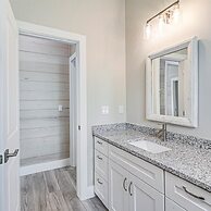 Under The Sea Sp107 4 Bedroom Home by RedAwning