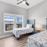 Under The Sea Sp107 4 Bedroom Home by RedAwning