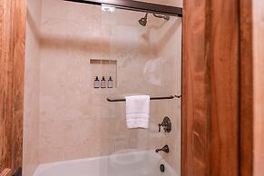 5th Floor 2bd/2ba Condo With Magnificent Views 2 Bedroom Condo by RedA