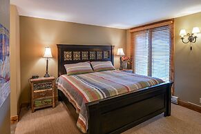 5th Floor 2bd/2ba Condo With Magnificent Views 2 Bedroom Condo by RedA