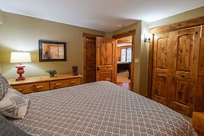 5th Floor 2bd/2ba Condo With Magnificent Views 2 Bedroom Condo by RedA