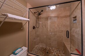 5th Floor 2bd/2ba Condo With Magnificent Views 2 Bedroom Condo by RedA