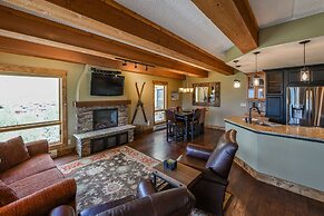 5th Floor 2bd/2ba Condo With Magnificent Views 2 Bedroom Condo by RedA